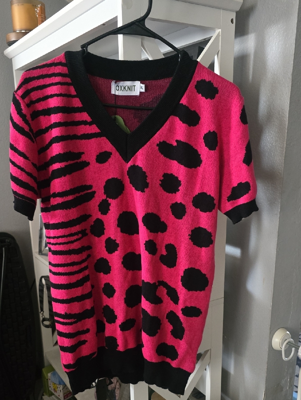 OXKNIT Vintage Style Hot Pink & Black Animal Print V-Neck Short Sleeve Sweater